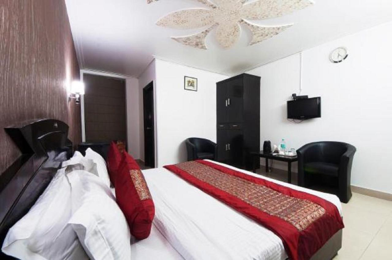 Airport Hotel Green Heights Új-Delhi Kültér fotó